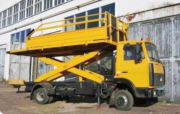 Truck-mounted scissor lift platform for airport