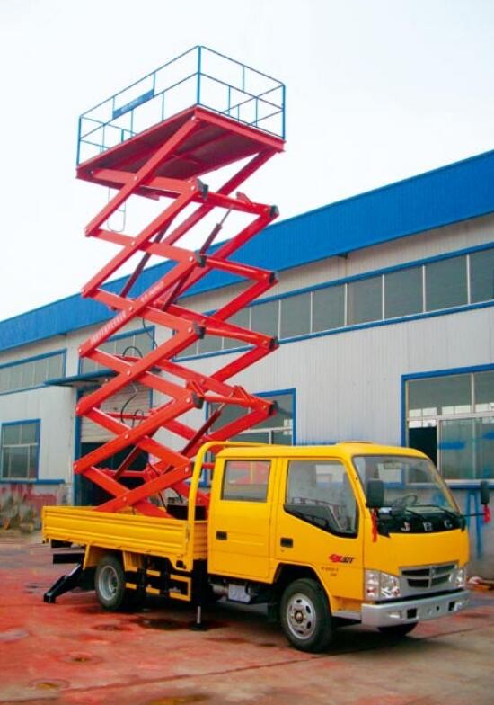 Truck-mounted scissor lift platform for airport